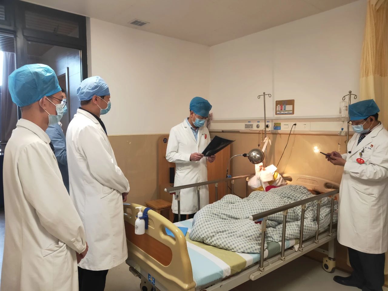 1694594487336624.jpg 教学查房.jpg